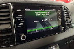valkoinen Skoda Karoq 2018 kuva 23.