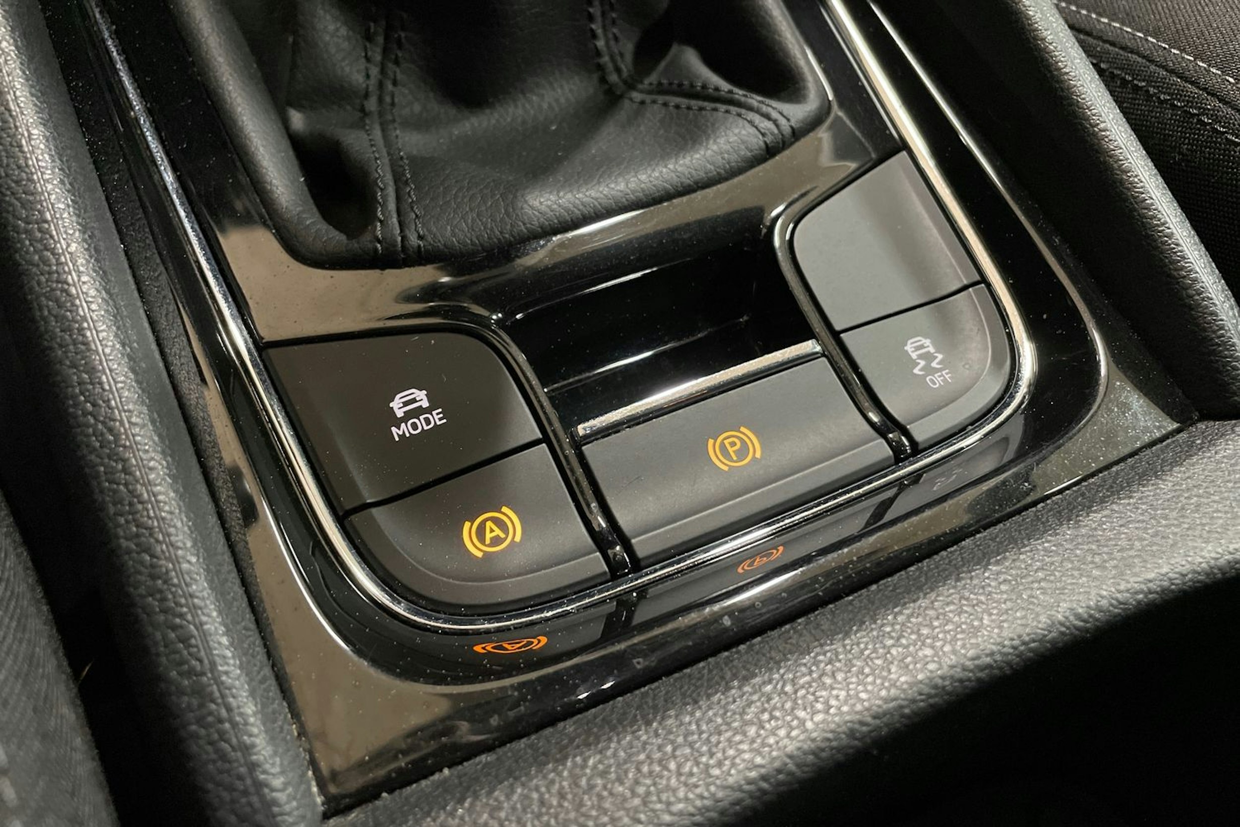 valkoinen Skoda Karoq 2018 kuva 28.