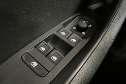 valkoinen Skoda Karoq 2018 kuva 29.