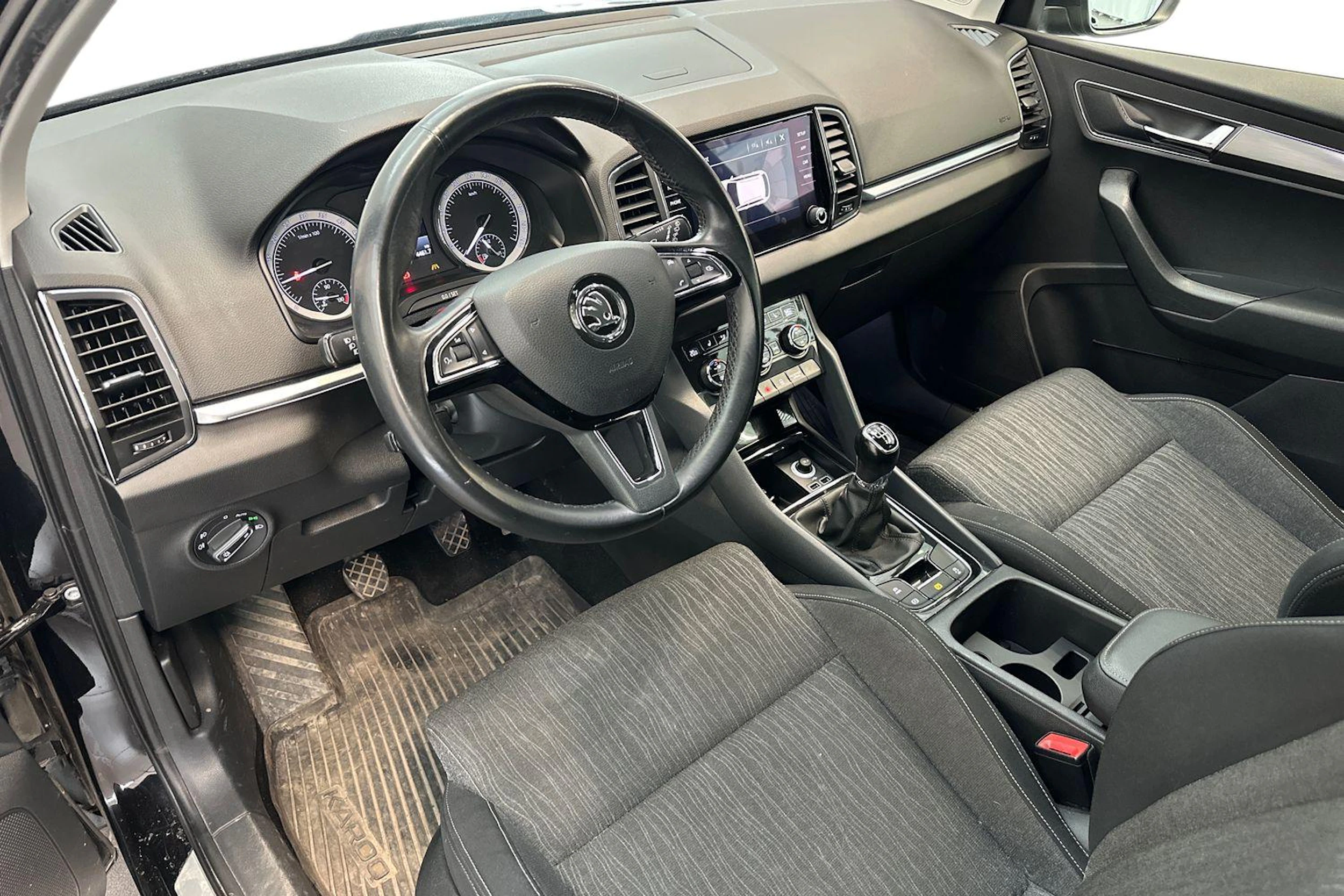 musta Skoda Karoq 2018 kuva 3.