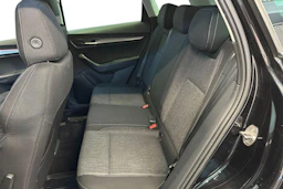 musta Skoda Karoq 2018 kuva 8.