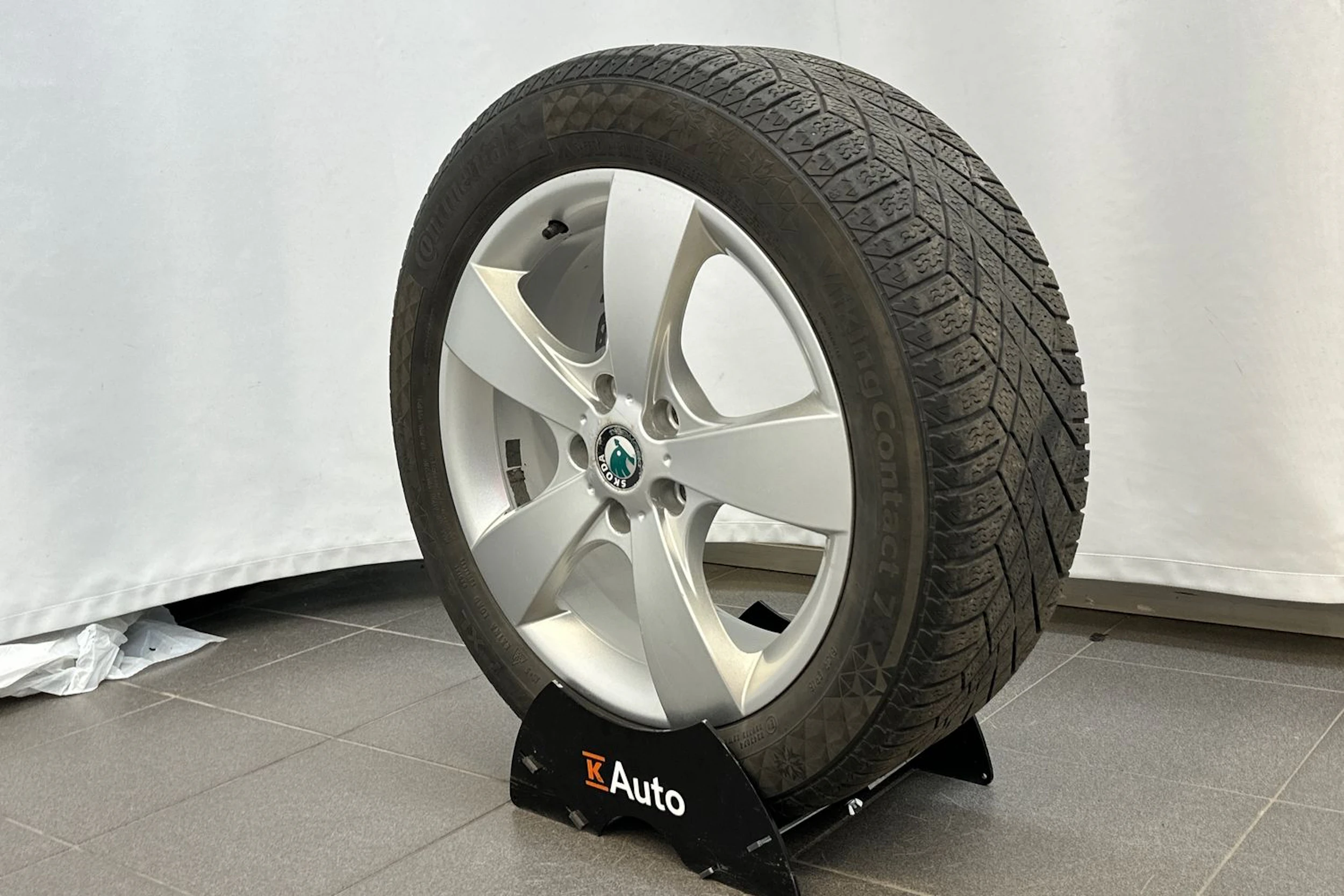 musta Skoda Karoq 2018 kuva 10.