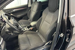 musta Skoda Karoq 2018 kuva 13.