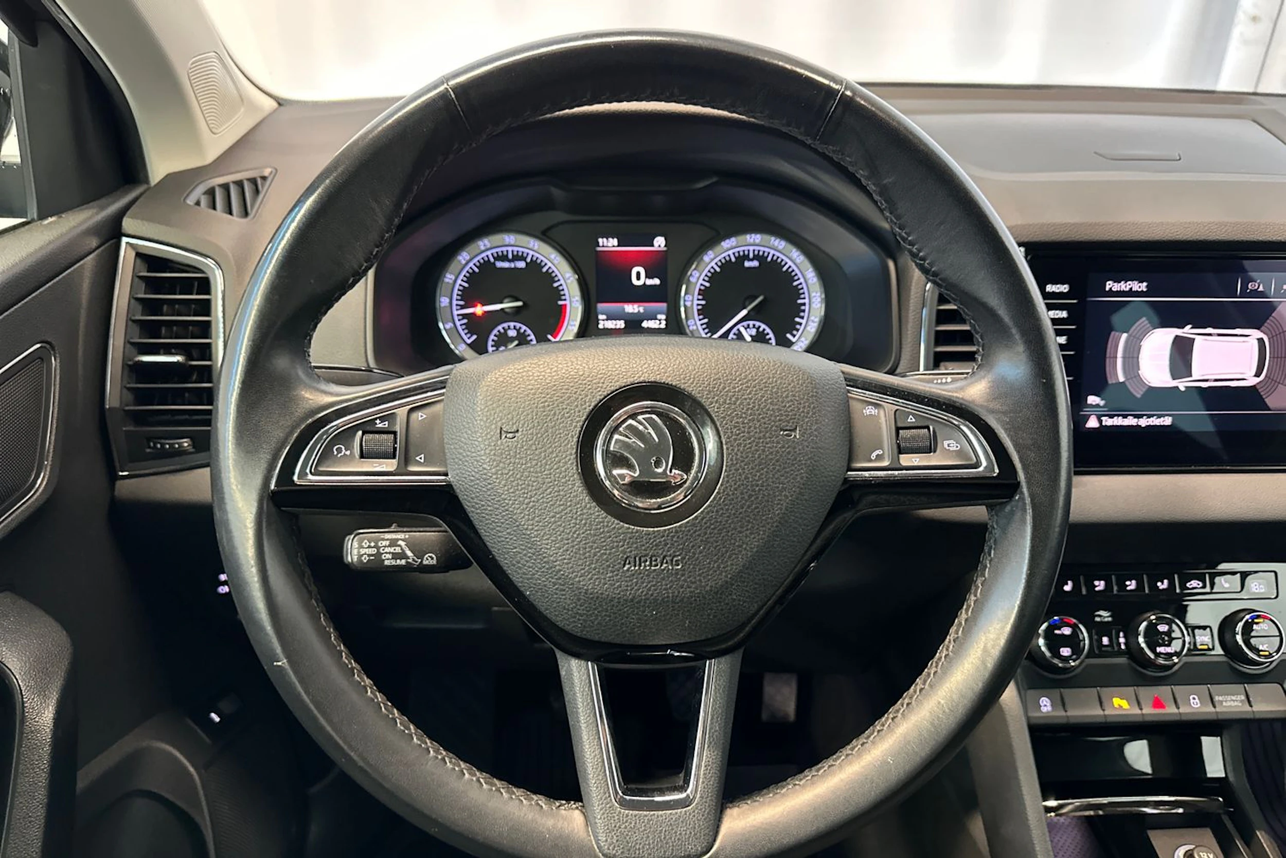 musta Skoda Karoq 2018 kuva 15.