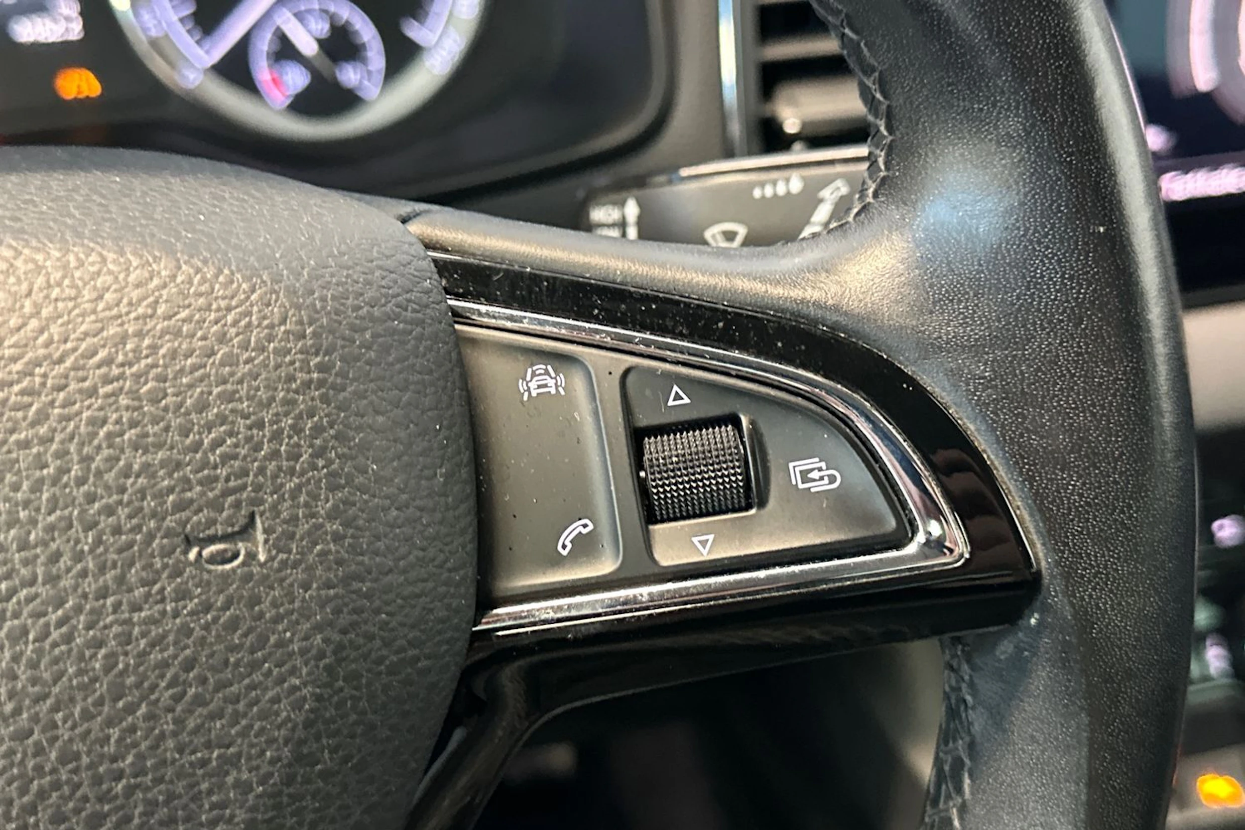 musta Skoda Karoq 2018 kuva 17.