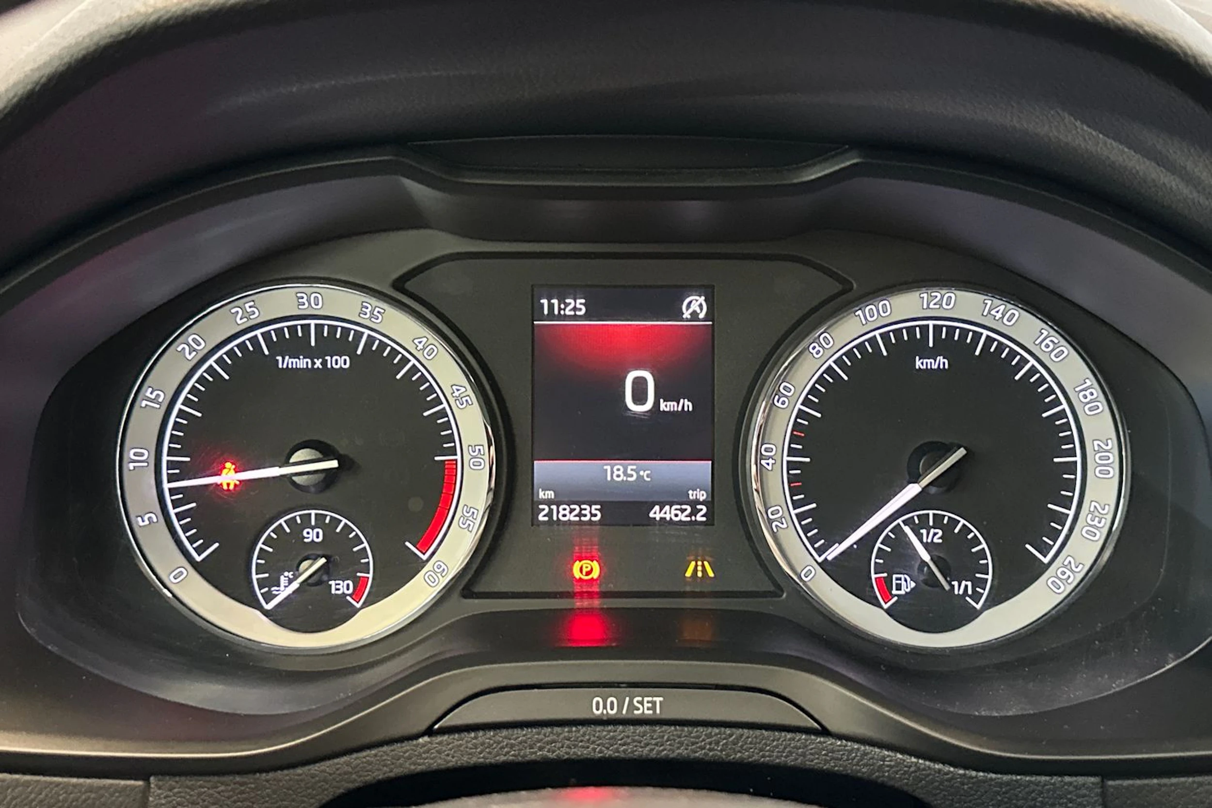 musta Skoda Karoq 2018 kuva 19.