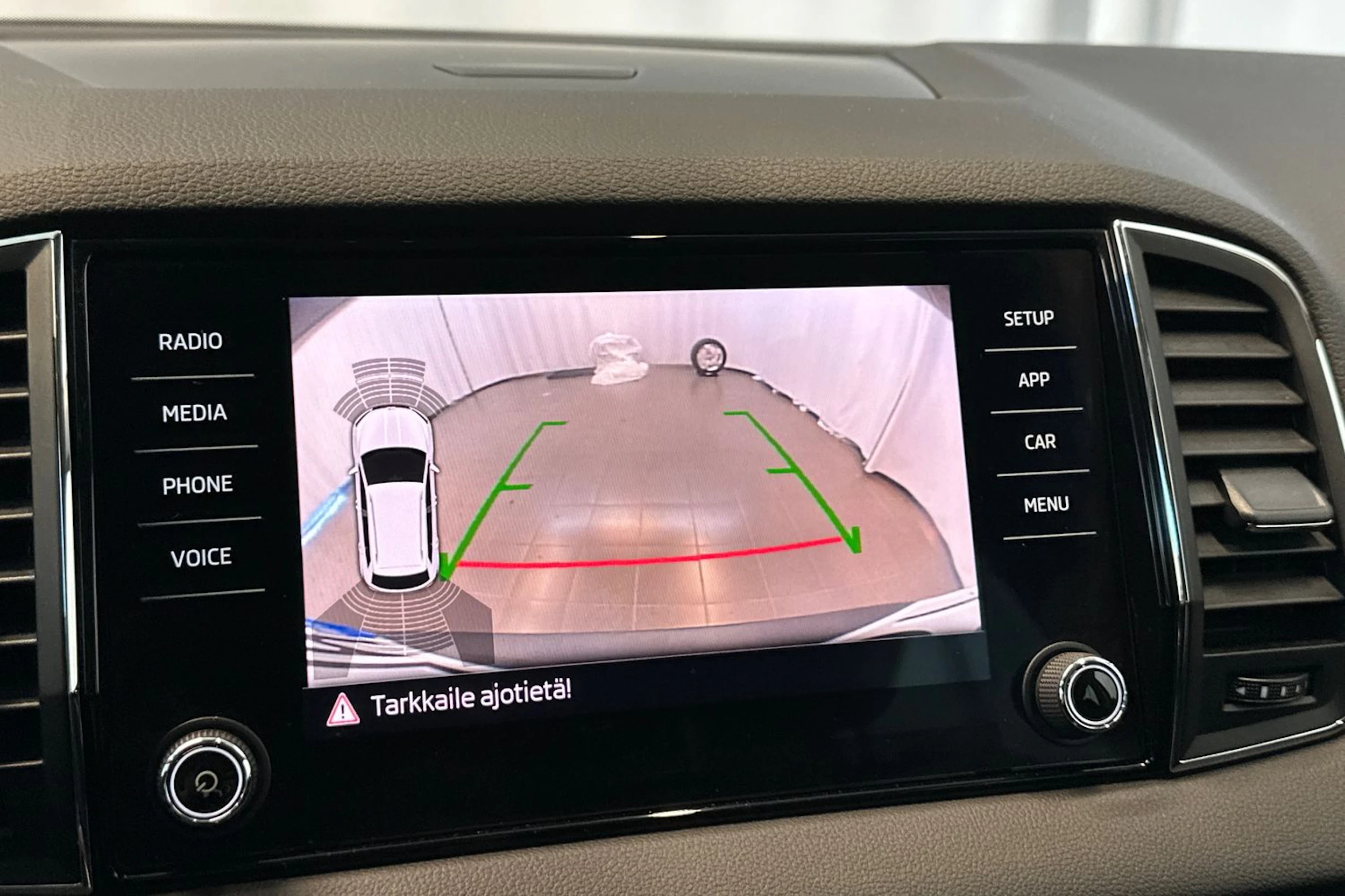 musta Skoda Karoq 2018 kuva 22.