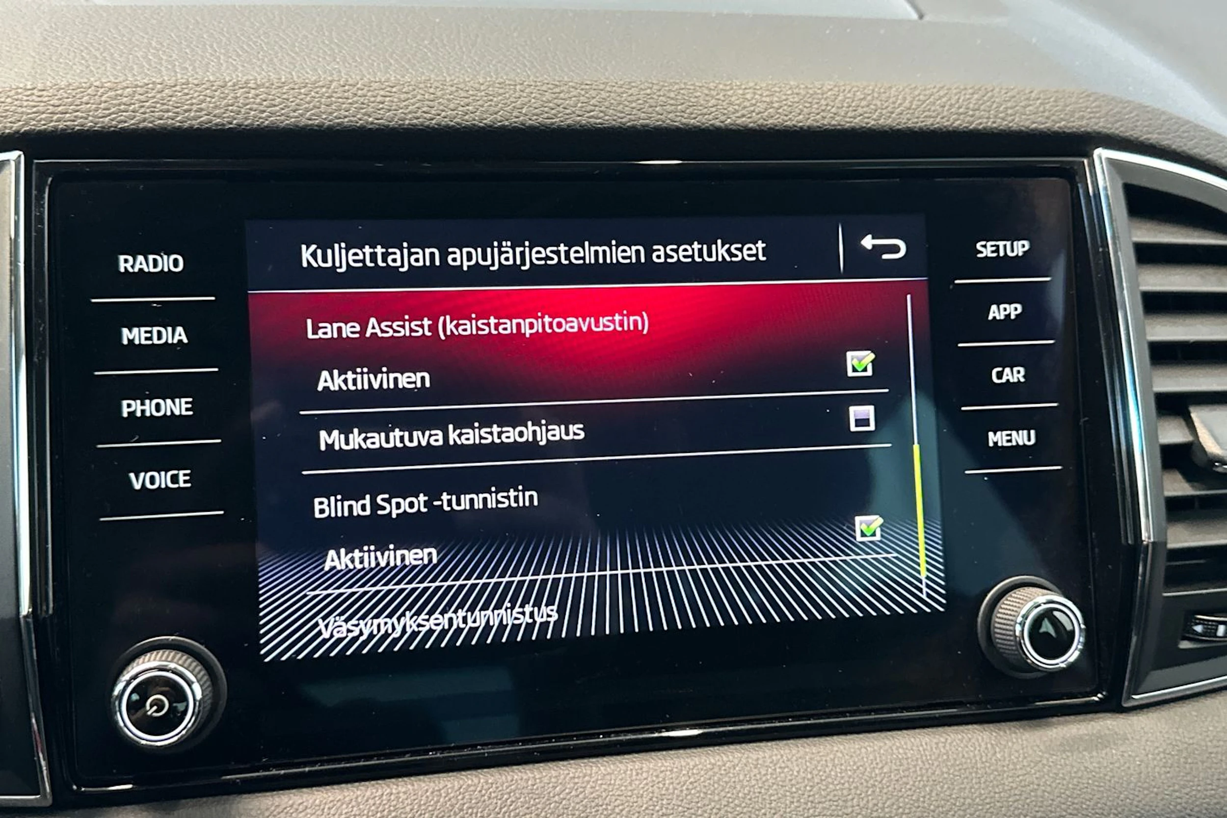 musta Skoda Karoq 2018 kuva 25.