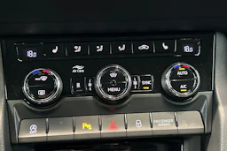 musta Skoda Karoq 2018 kuva 27.