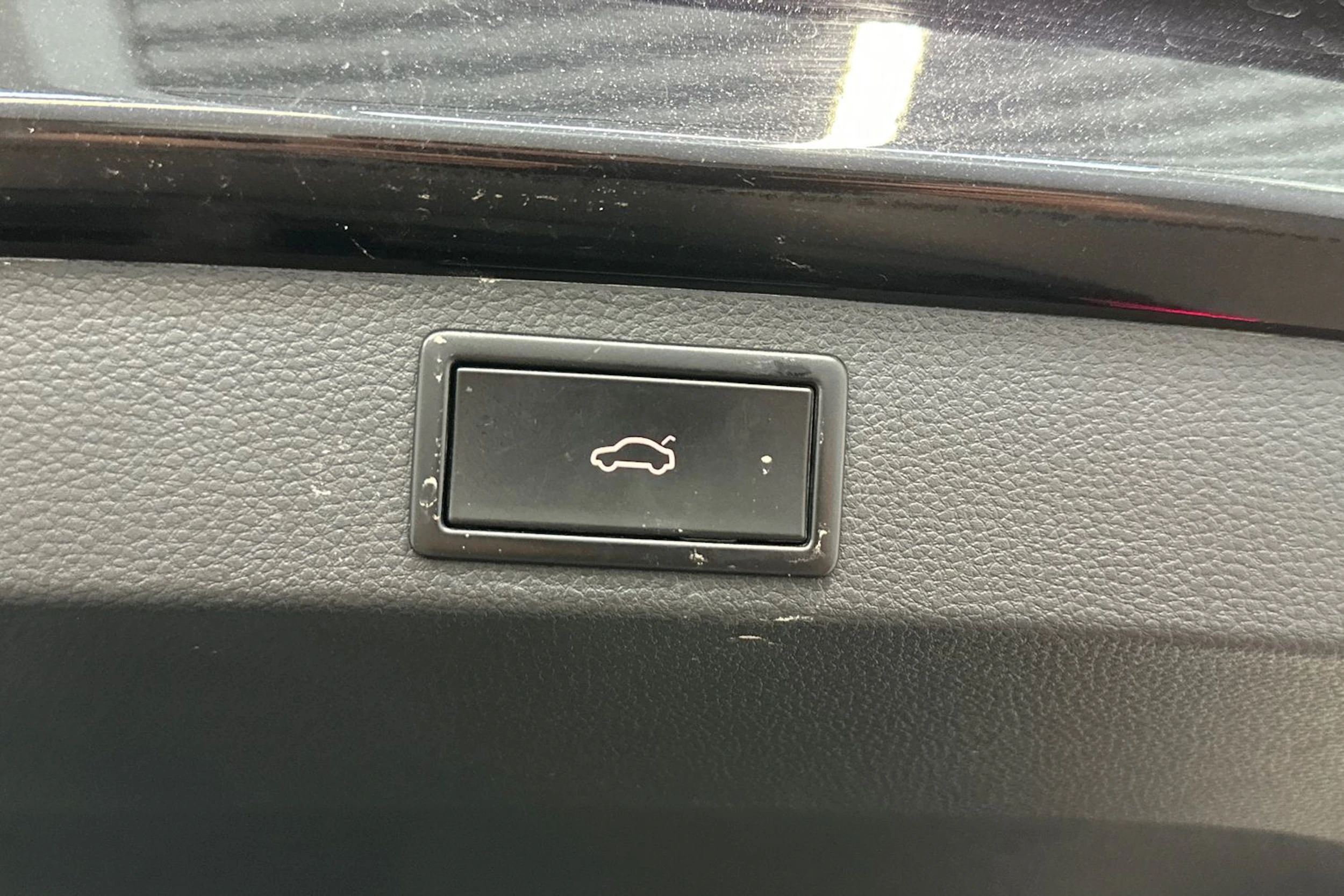 musta Skoda Karoq 2018 kuva 32.