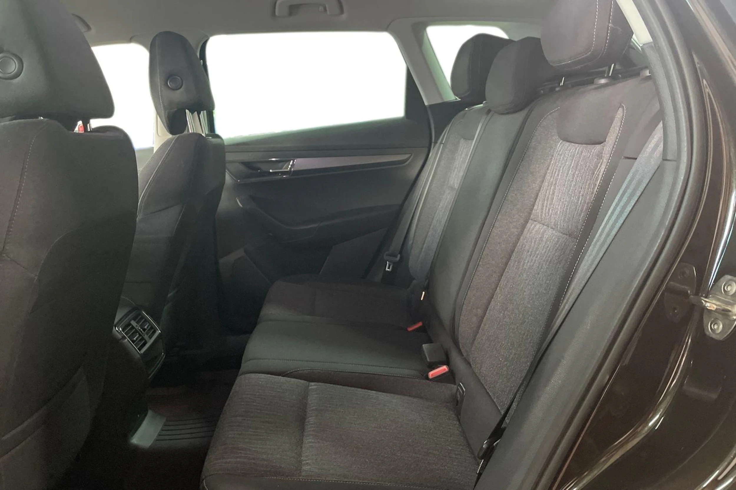 ruskea (beige) Skoda Karoq 2018 kuva 8.