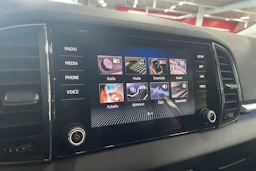 ruskea (beige) Skoda Karoq 2018 kuva 16.