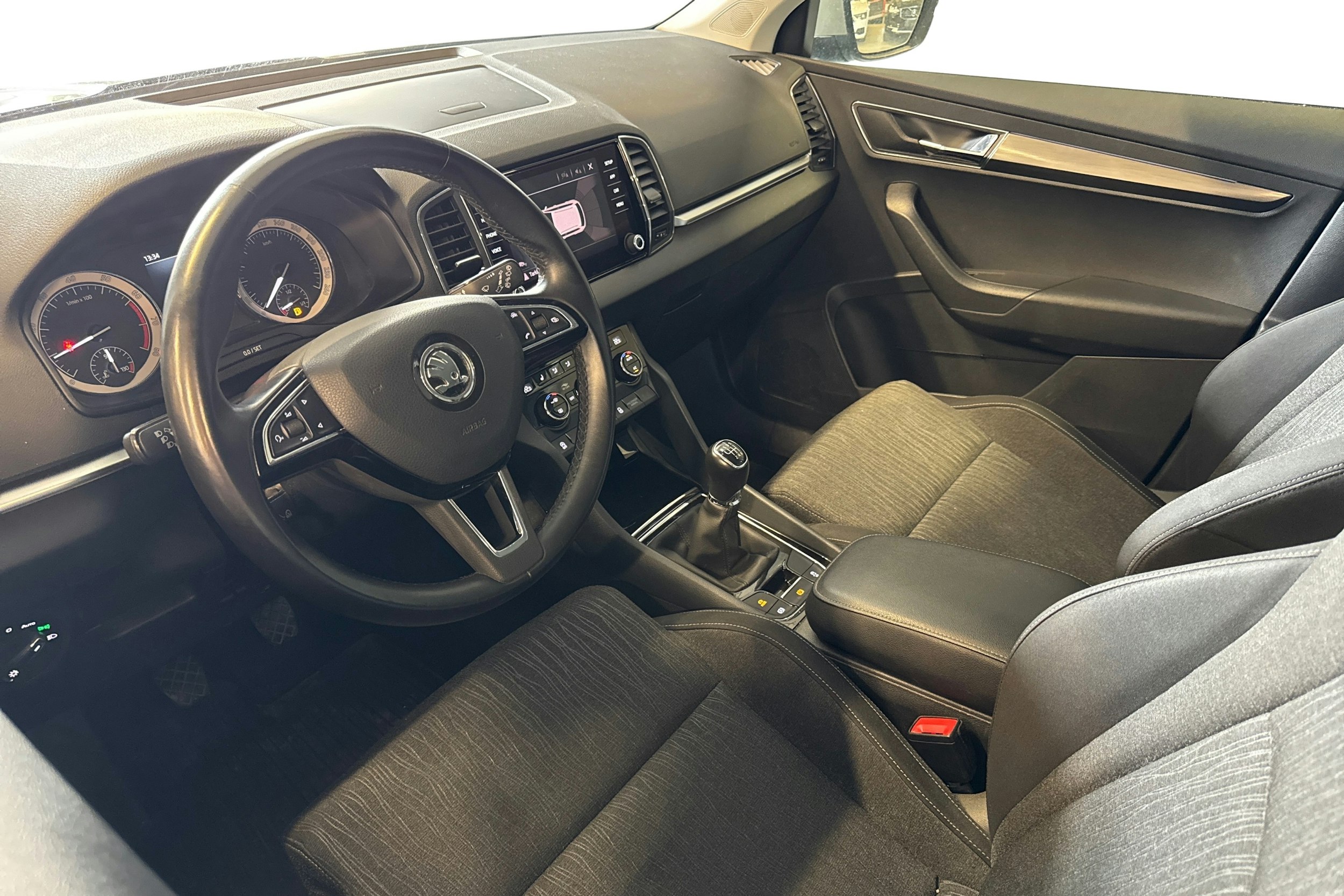 ruskea (beige) Skoda Karoq 2018 kuva 3.