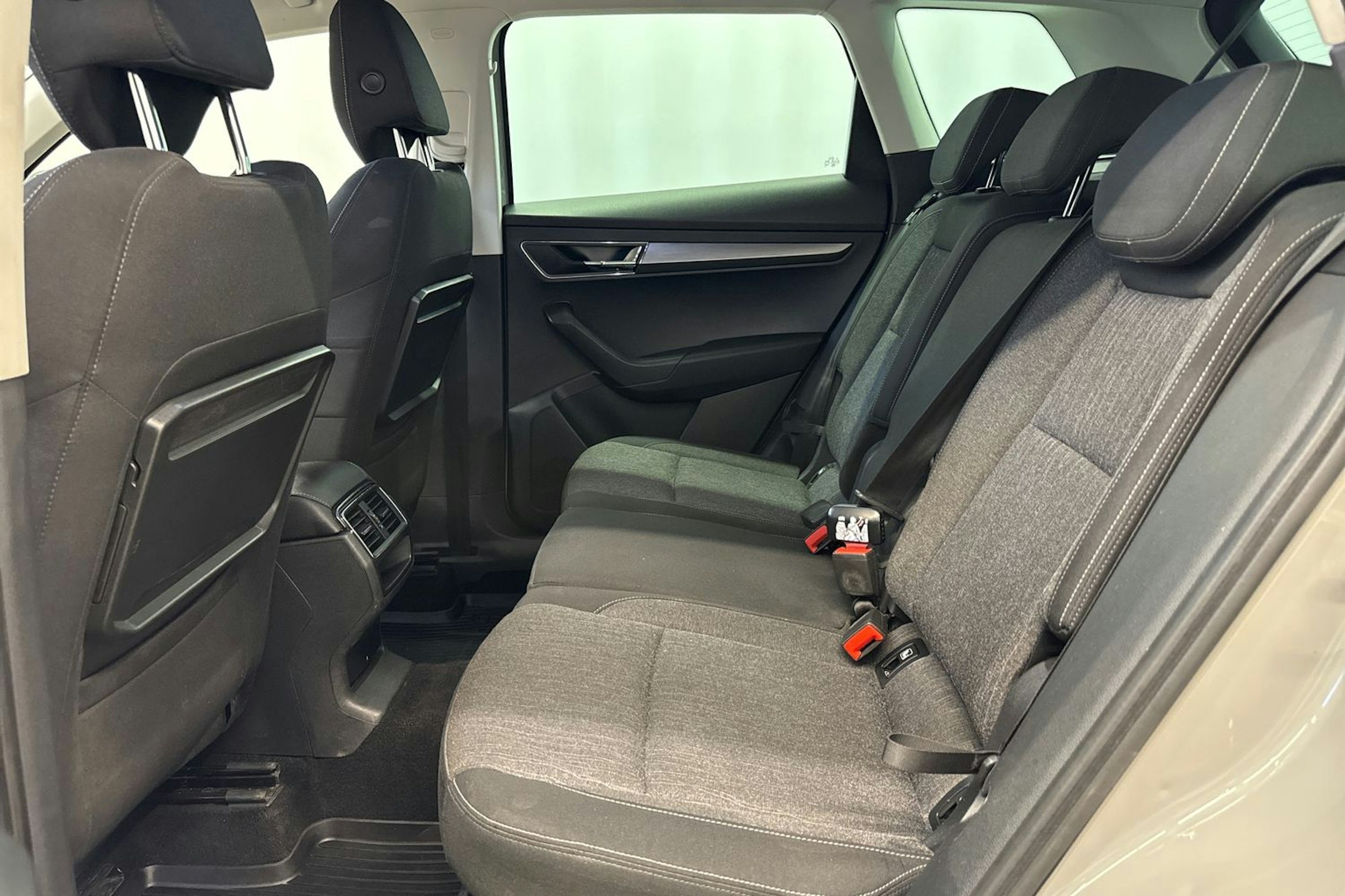 ruskea (beige) Skoda Karoq 2018 kuva 12.