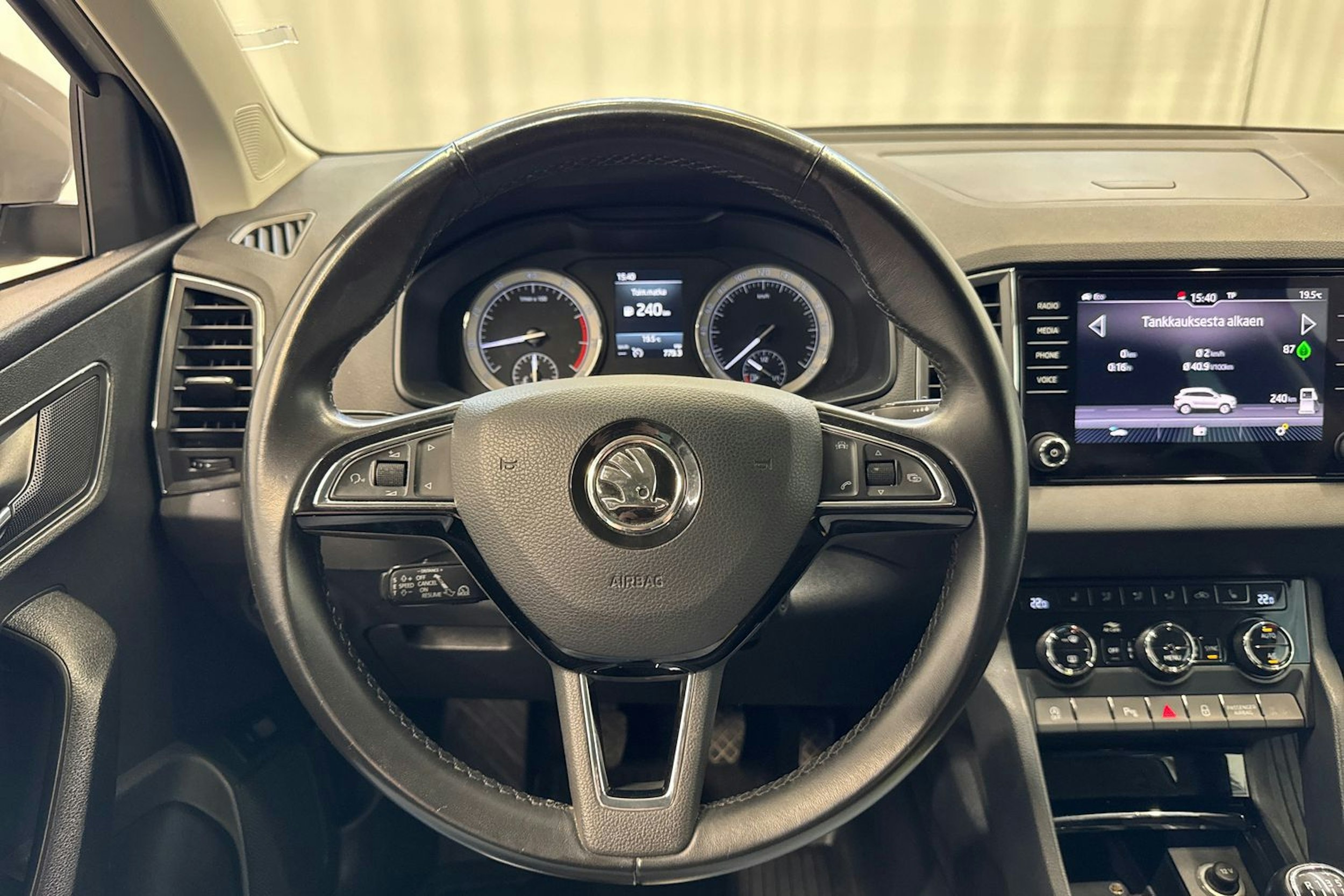 ruskea (beige) Skoda Karoq 2018 kuva 13.