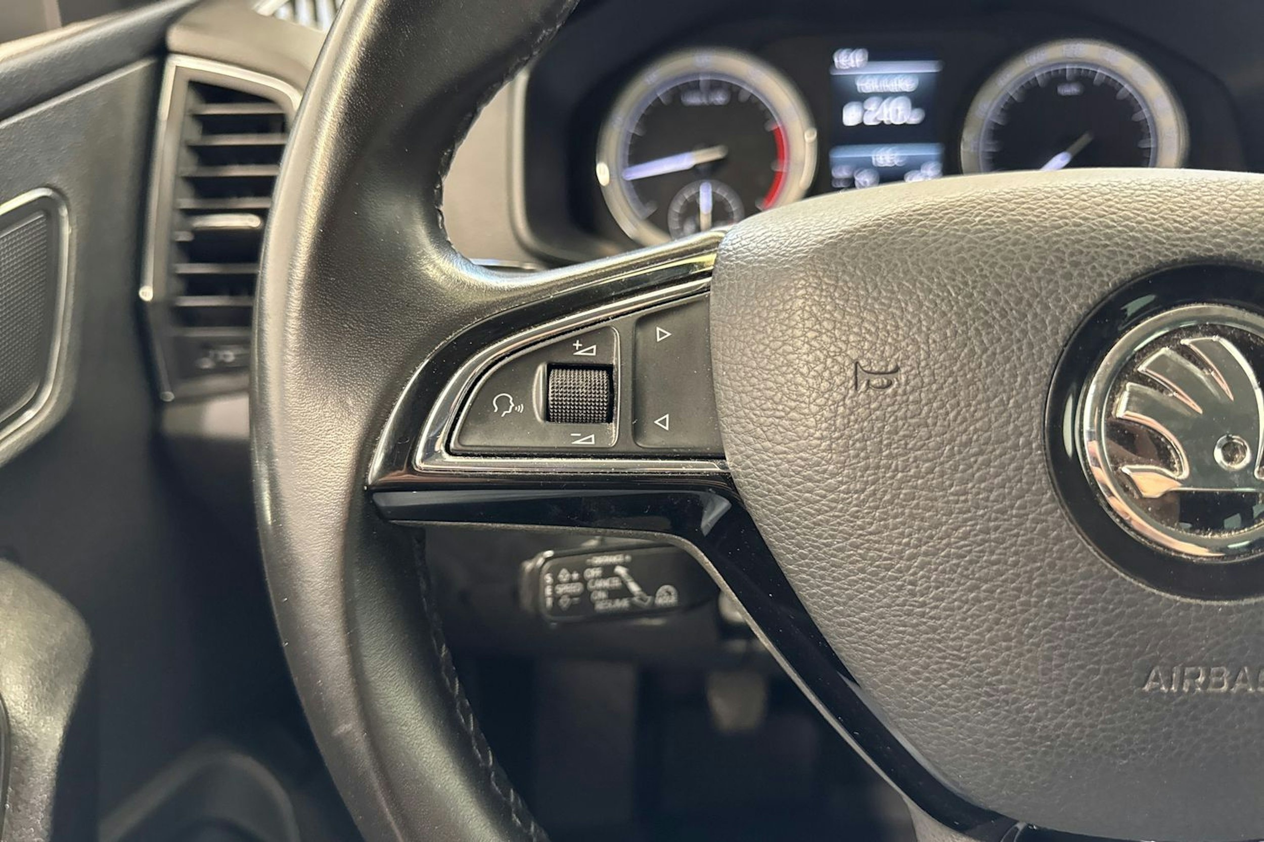 ruskea (beige) Skoda Karoq 2018 kuva 14.