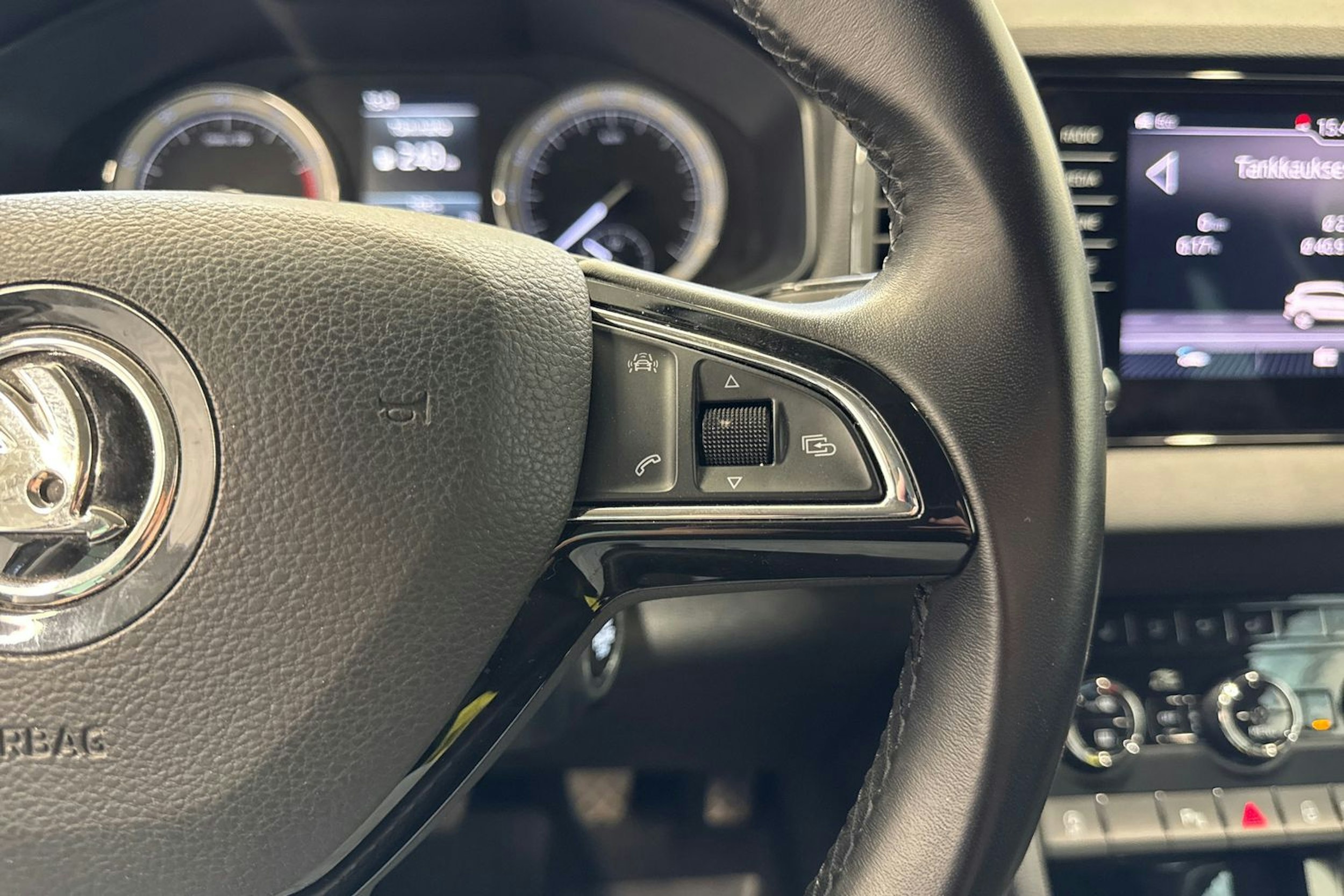 ruskea (beige) Skoda Karoq 2018 kuva 15.