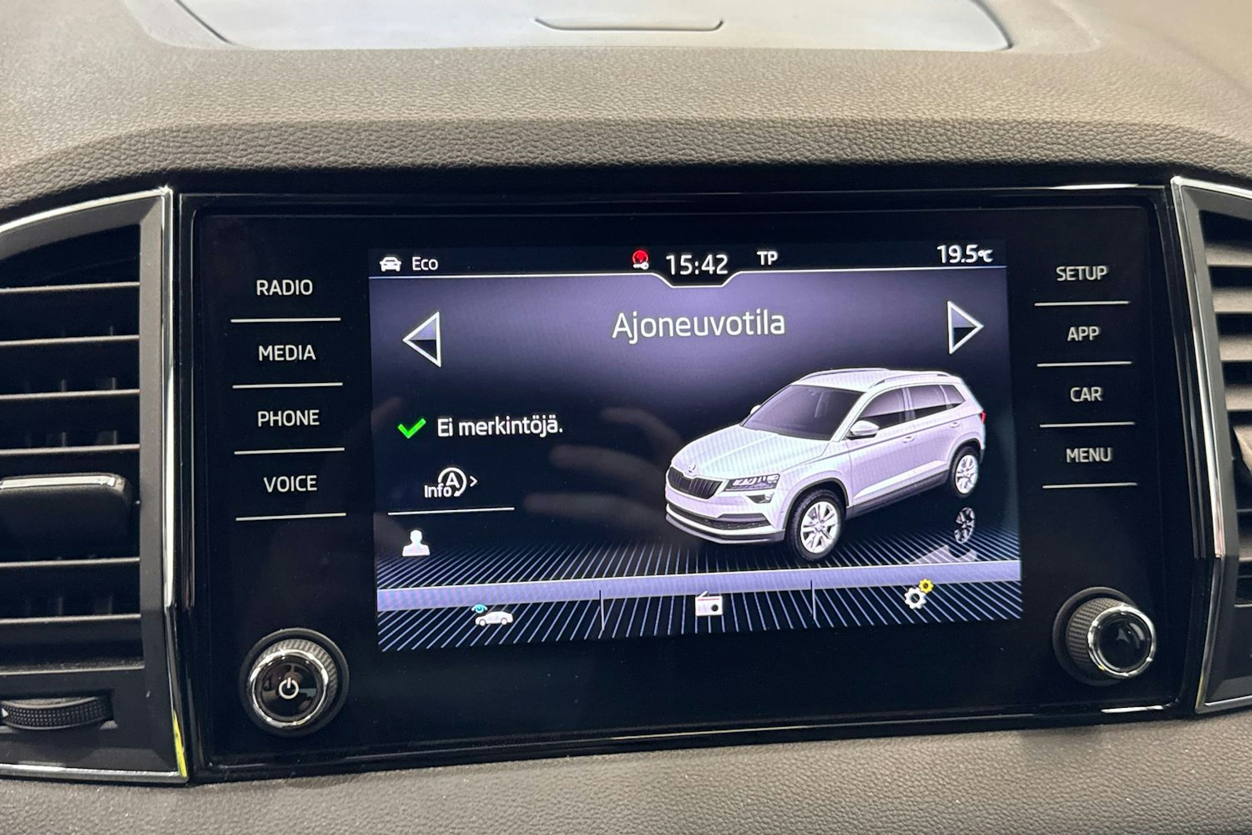 ruskea (beige) Skoda Karoq 2018 kuva 18.
