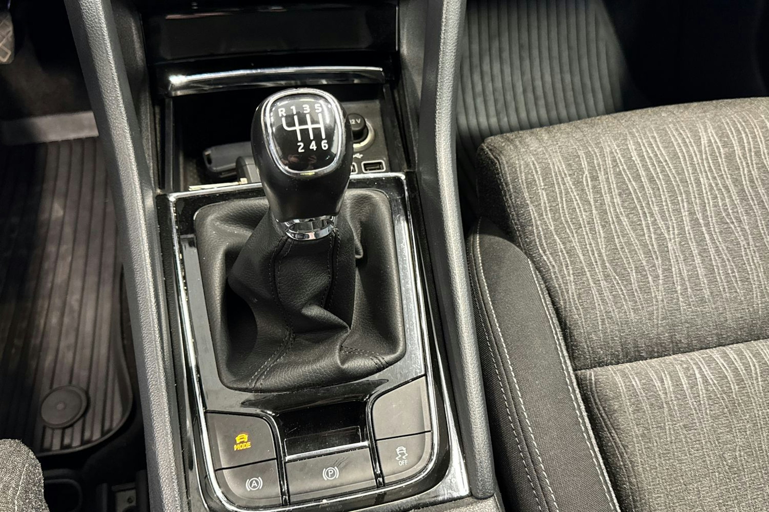 ruskea (beige) Skoda Karoq 2018 kuva 21.