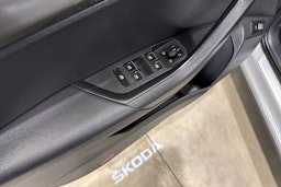 ruskea (beige) Skoda Karoq 2018 kuva 22.