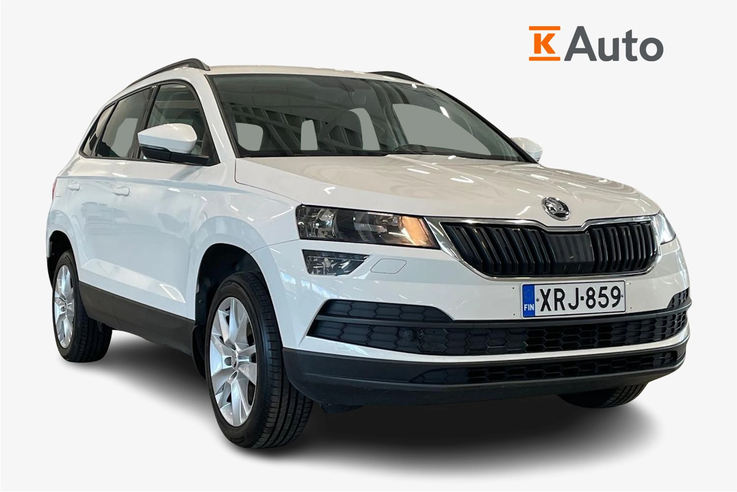valkoinen Skoda Karoq 2018 kuva 1.