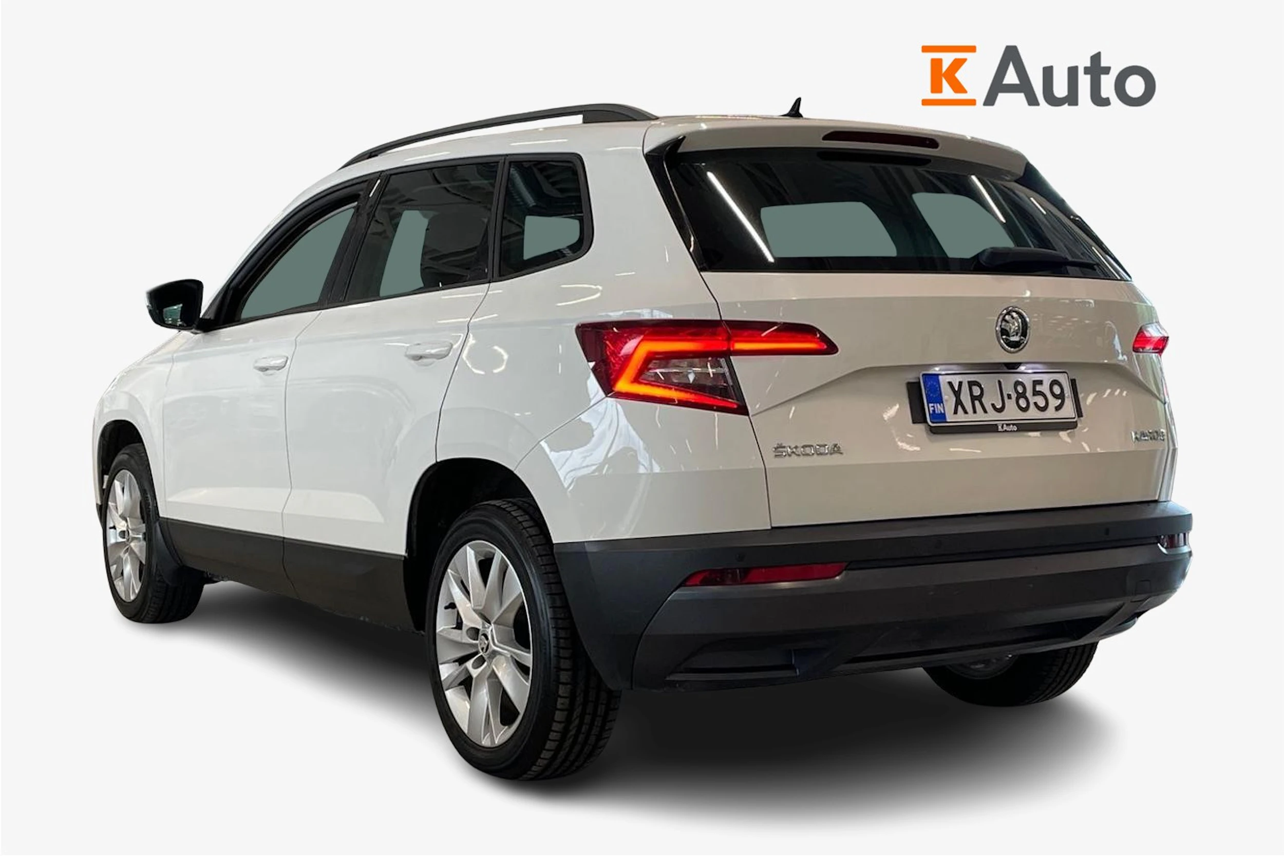 valkoinen Skoda Karoq 2018 kuva 2.