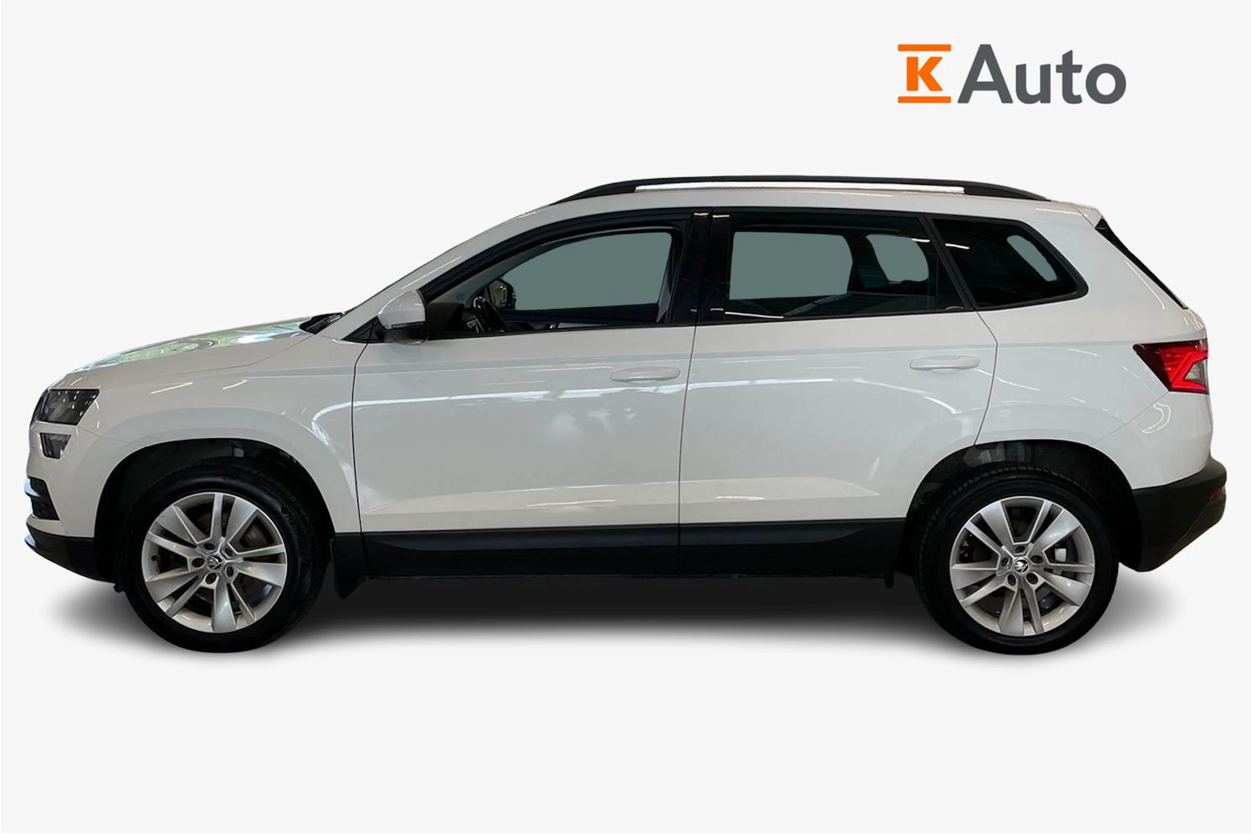 valkoinen Skoda Karoq 2018 kuva 5.