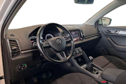 valkoinen Skoda Karoq 2018 kuva 6.
