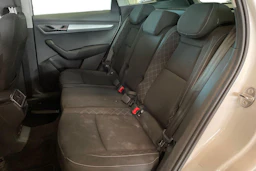valkoinen Skoda Karoq 2018 kuva 8.