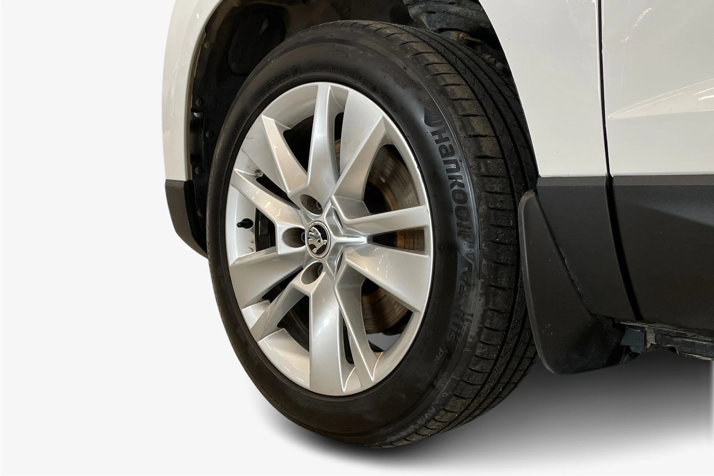valkoinen Skoda Karoq 2018 kuva 9.