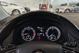 valkoinen Skoda Karoq 2018 kuva 13.