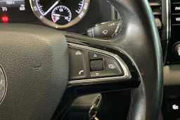 valkoinen Skoda Karoq 2018 kuva 14.