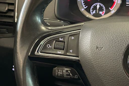 valkoinen Skoda Karoq 2018 kuva 15.