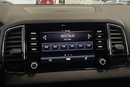 valkoinen Skoda Karoq 2018 kuva 17.