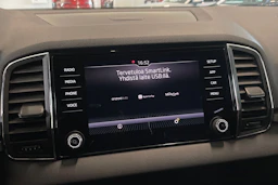 valkoinen Skoda Karoq 2018 kuva 19.