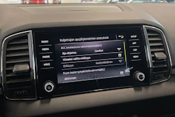 valkoinen Skoda Karoq 2018 kuva 20.