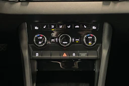 valkoinen Skoda Karoq 2018 kuva 23.