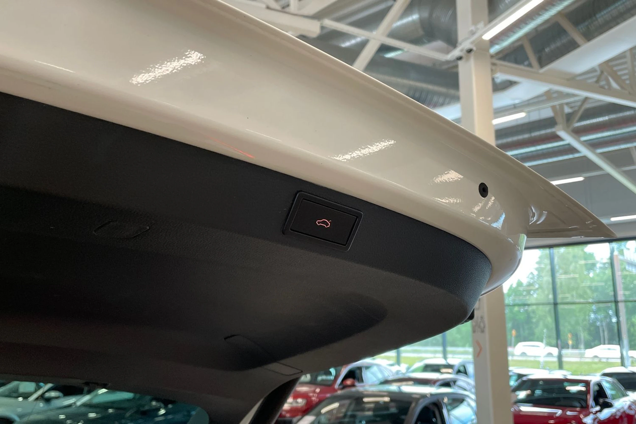 valkoinen Skoda Karoq 2018 kuva 28.