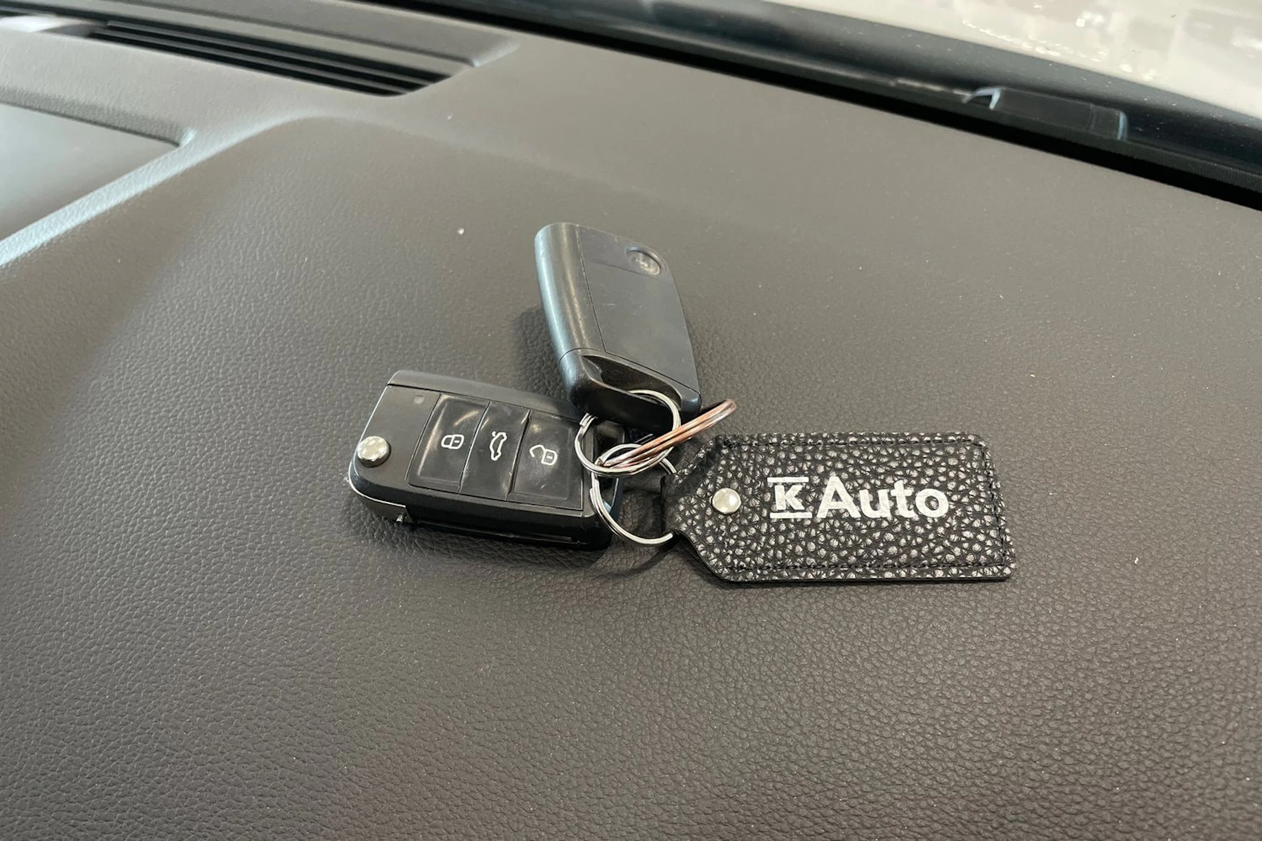 valkoinen Skoda Karoq 2018 kuva 31.