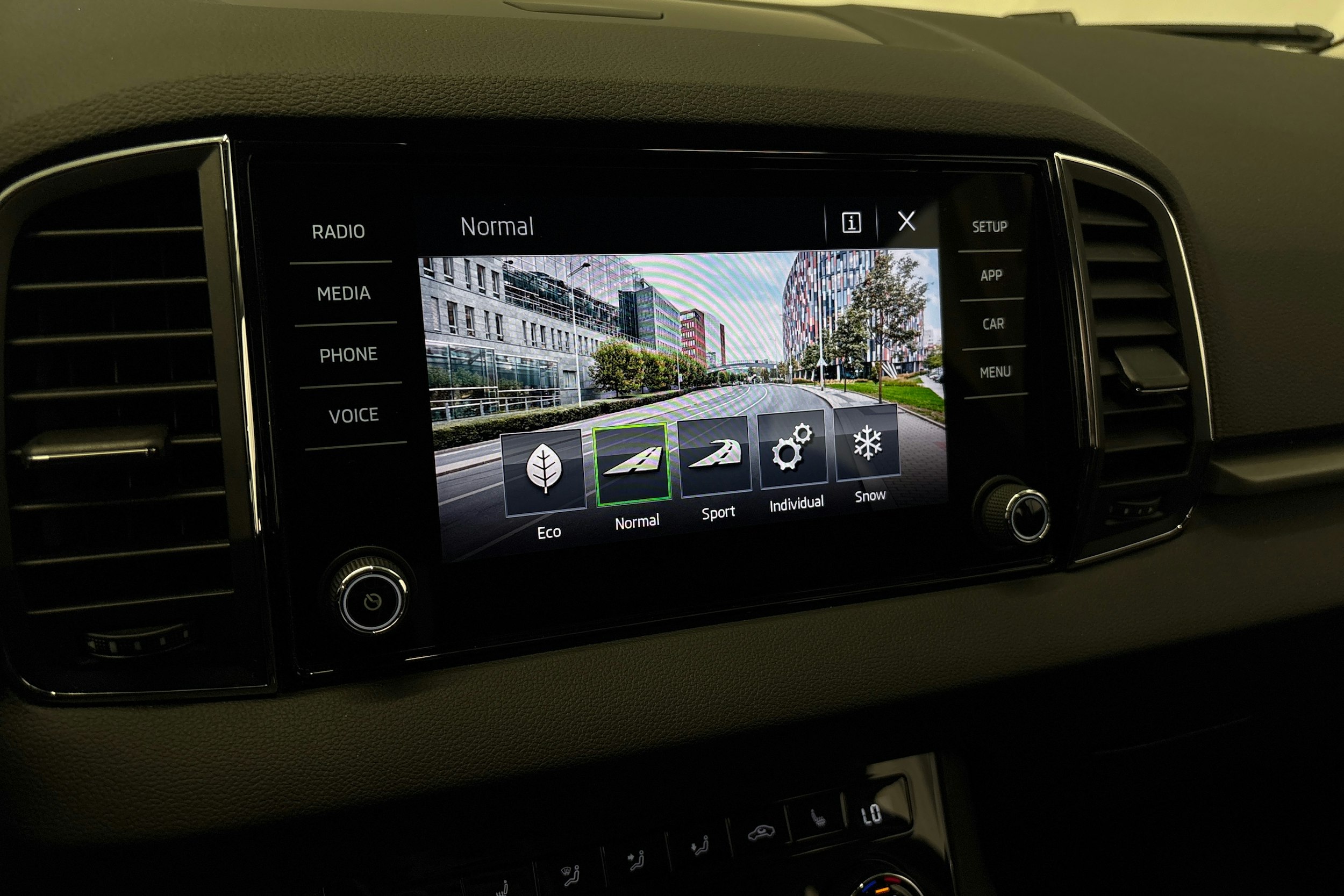 musta Skoda Karoq 2018 kuva 19.