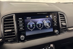 musta Skoda Karoq 2018 kuva 21.