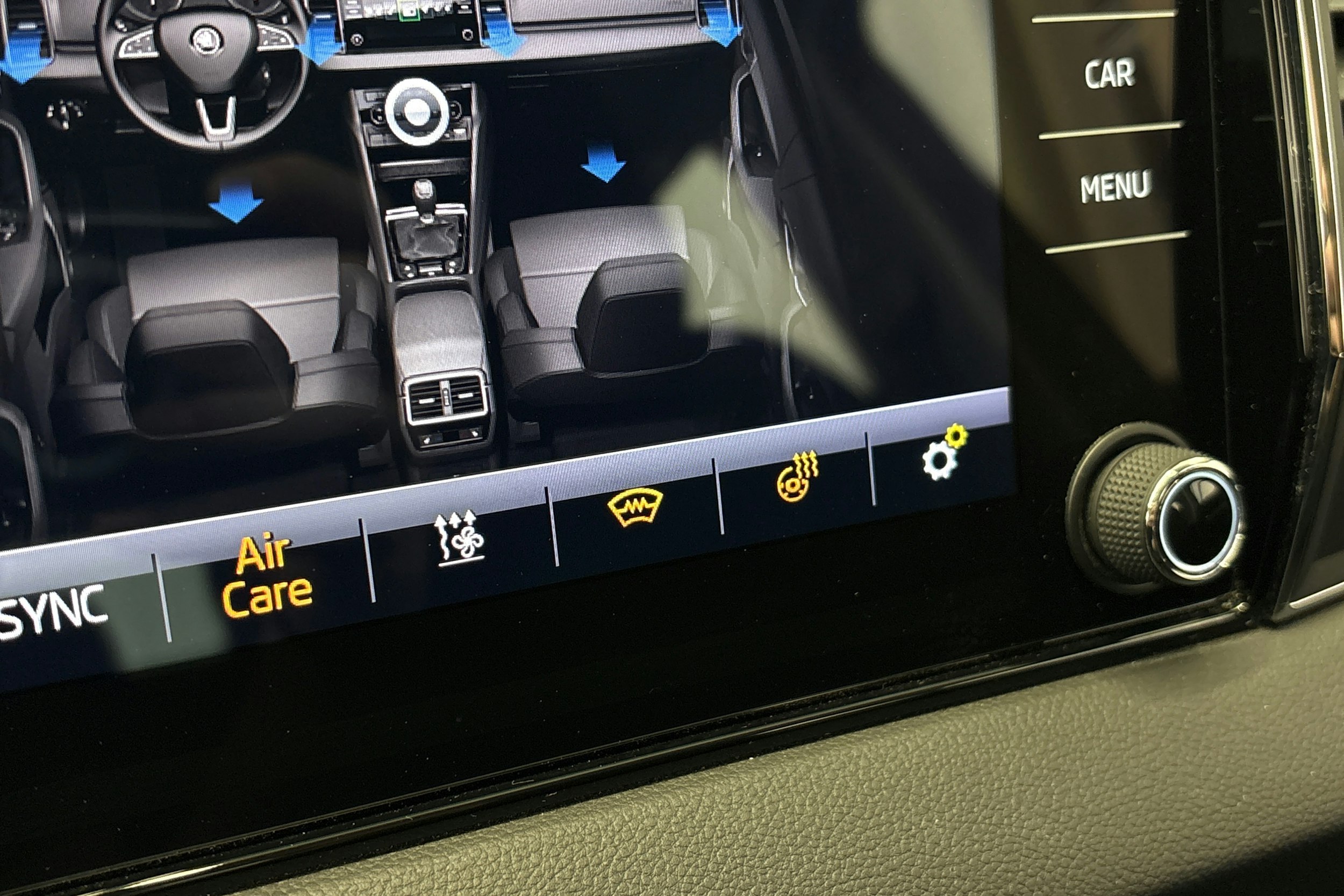 musta Skoda Karoq 2018 kuva 26.