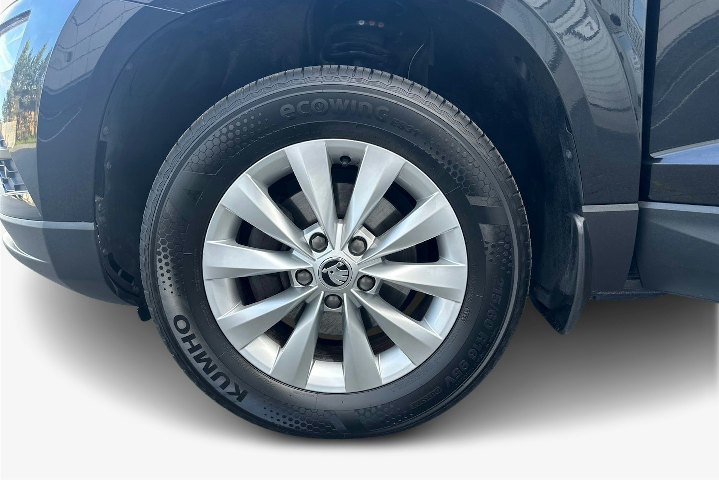 musta Skoda Karoq 2019 kuva 11.