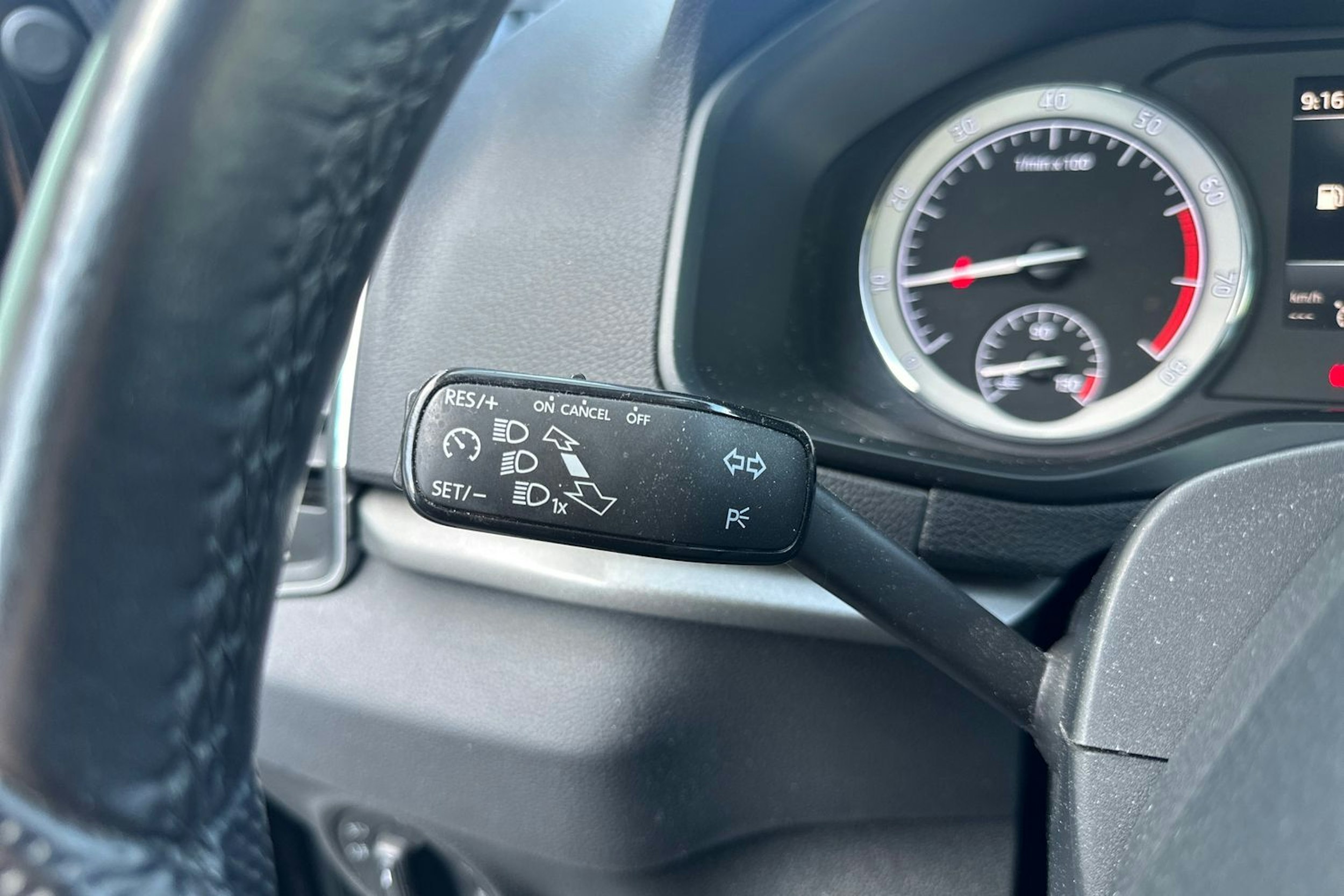musta Skoda Karoq 2019 kuva 15.