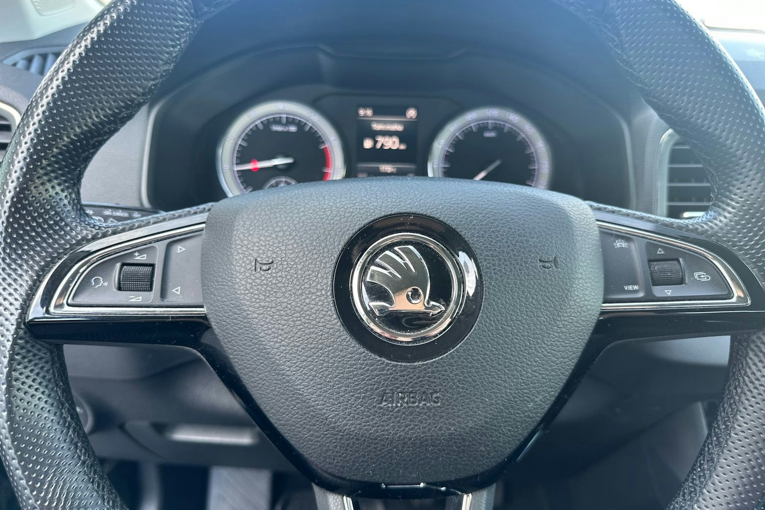 musta Skoda Karoq 2019 kuva 16.