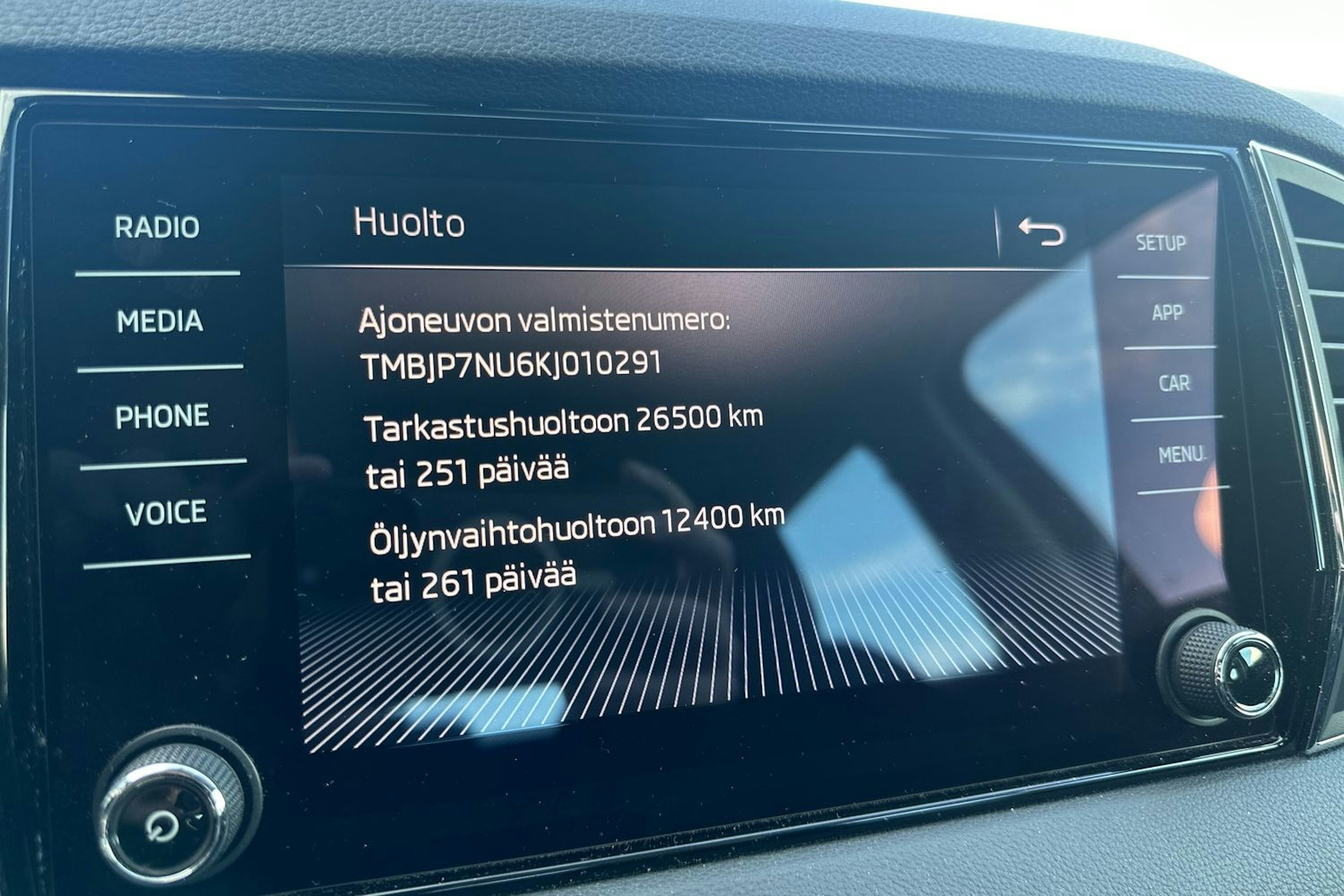 musta Skoda Karoq 2019 kuva 17.