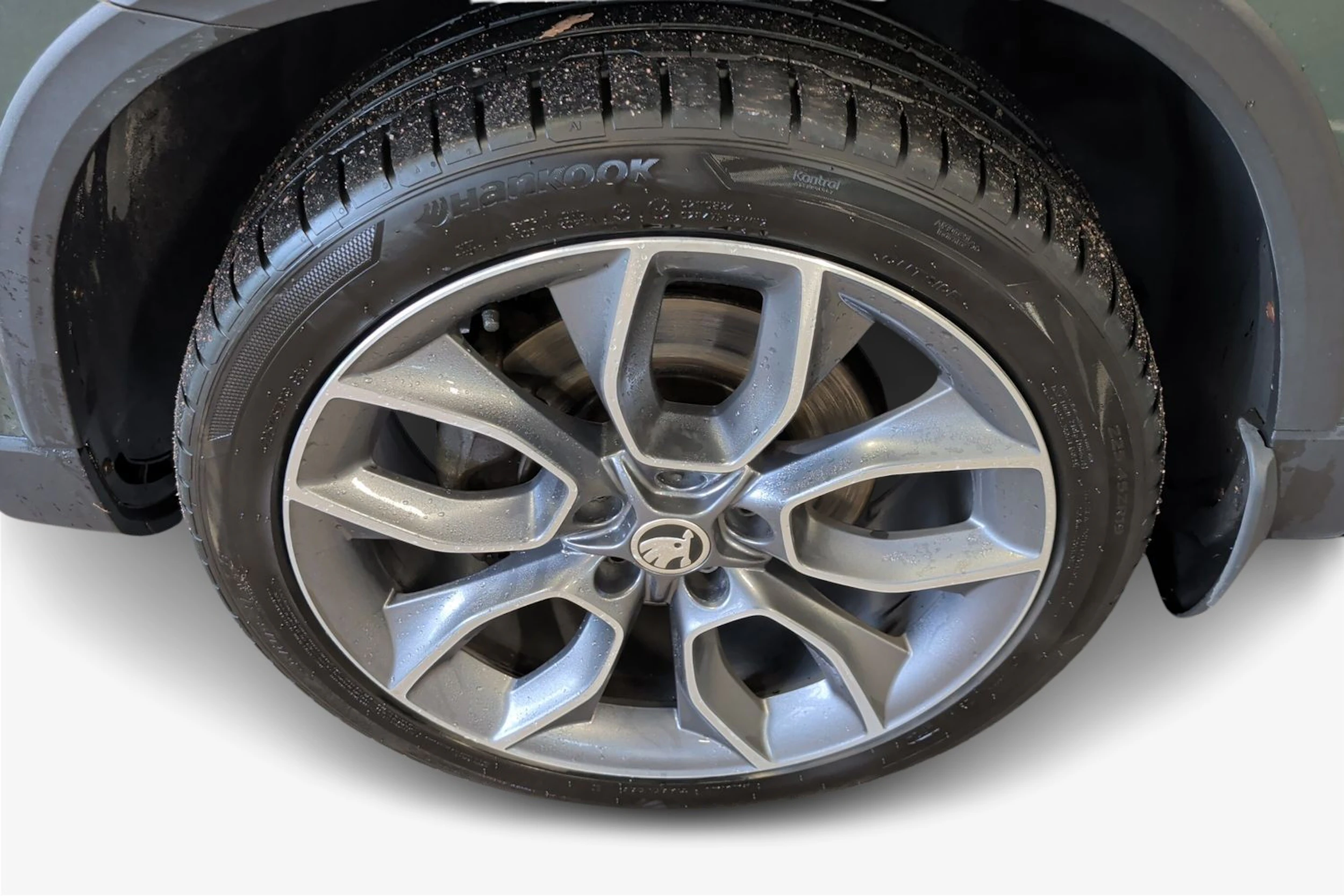 vihreä Skoda Karoq 2019 kuva 9.