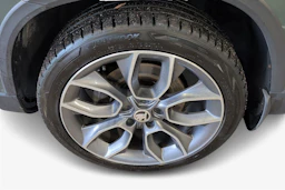 vihreä Skoda Karoq 2019 kuva 9.