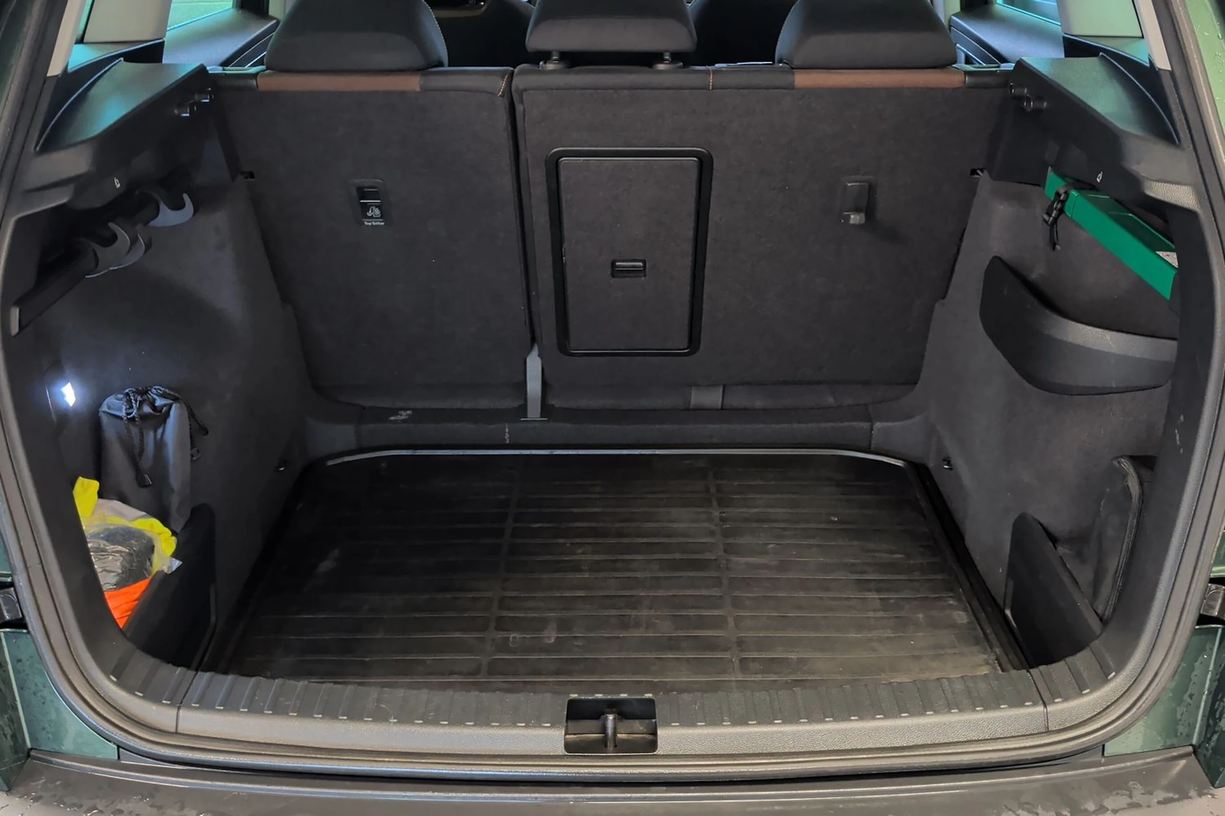 vihreä Skoda Karoq 2019 kuva 12.