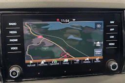 vihreä Skoda Karoq 2019 kuva 16.